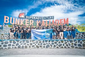 Outing MTF Kelapa Gading - Foto di Bunker Kaliadem, Destinasi Wisata Merapi Jeep Tour | Liburan Jogja ID Peserta outing MTF Kelapa Gading berfoto di Bunker Kaliadem, salah satu destinasi wisata Merapi Jeep Tour yang menantang dan menyajikan pemandangan alam luar biasa di Jogja.