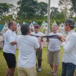 Kegiatan fun games outbond yang seru dan penuh tantangan, dirancang untuk meningkatkan kerja sama tim dalam suasana liburan Jogja yang menyenangkan.