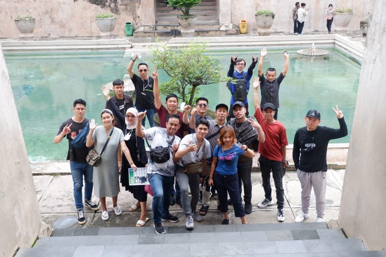 Menelusuri Keindahan Tamansari - Wisata Sejarah Jogja Menikmati keindahan Tamansari, destinasi wisata bersejarah di Jogja yang menawarkan pemandangan arsitektur yang menakjubkan dan atmosfer yang tenang.