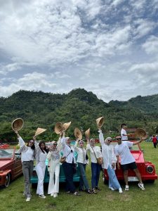 VW Tour Borobudur Magelang - Charshaft Hijab | Liburan Jogja Peserta VW Tour Borobudur Magelang mengenakan charshaft hijab, menikmati wisata Jogja yang menyenangkan.