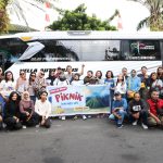 Foto Sebelum Berangkat ke Bromo - IKM MDS JCM | Wisata Jogja Momen kebersamaan peserta IKM MDS JCM berfoto sebelum memulai perjalanan seru ke Bromo, bagian dari pengalaman wisata Jogja yang tak terlupakan.