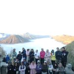 Kegiatan outing MDS JCM Batch II menikmati perjalanan seru Jogja overland ke Bromo, mengunjungi destinasi eksotis untuk pengalaman liburan Jogja yang tak terlupakan.