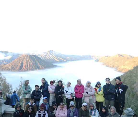 MDS JCM Outing Batch II - Perjalanan Jogja Overland ke Bromo | Paket Wisata Jogja - bromo Kegiatan outing MDS JCM Batch II menikmati perjalanan seru Jogja overland ke Bromo, mengunjungi destinasi eksotis untuk pengalaman liburan Jogja yang tak terlupakan.